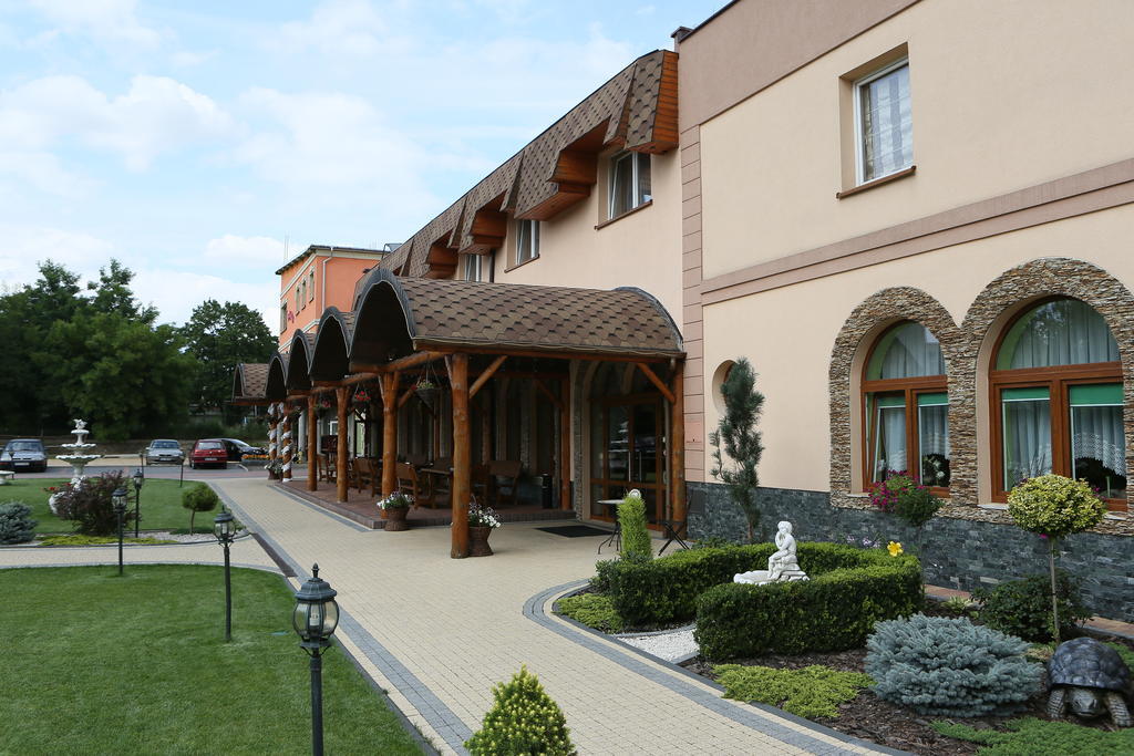 Hôtel Zlote Arkady à Częstochowa Extérieur photo